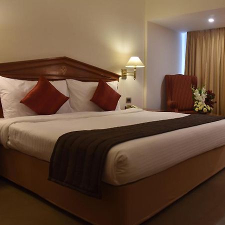 Hotel Sagar Plaza City Centre Poona Buitenkant foto