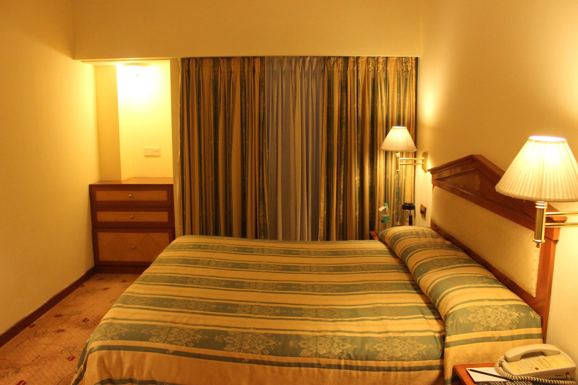 Hotel Sagar Plaza City Centre Poona Buitenkant foto