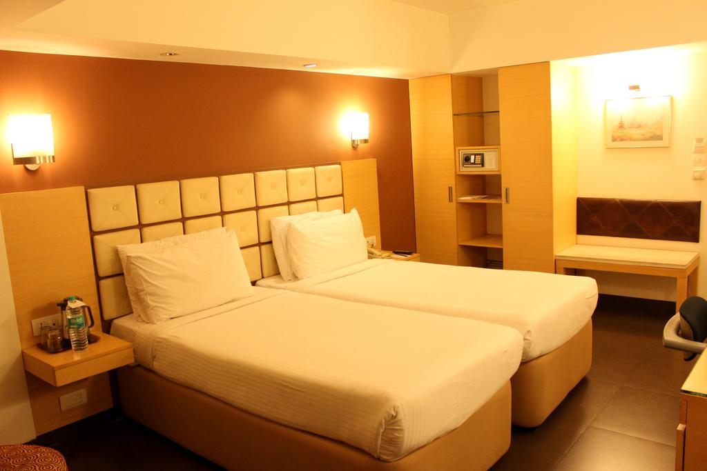 Hotel Sagar Plaza City Centre Poona Buitenkant foto