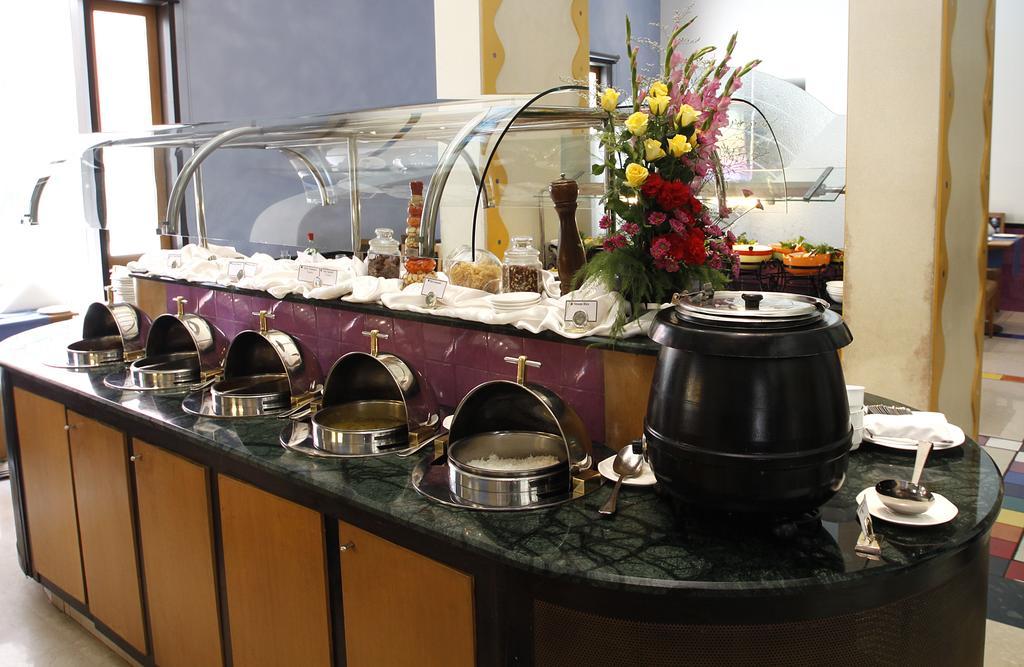 Hotel Sagar Plaza City Centre Poona Buitenkant foto
