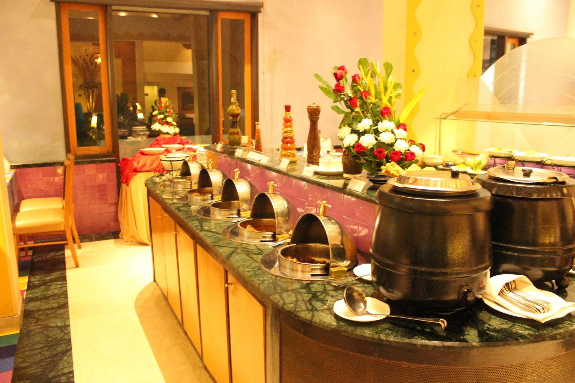 Hotel Sagar Plaza City Centre Poona Buitenkant foto